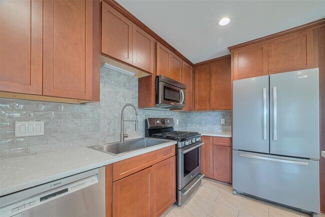 Building Photo - 15803 Locust Grove Dr