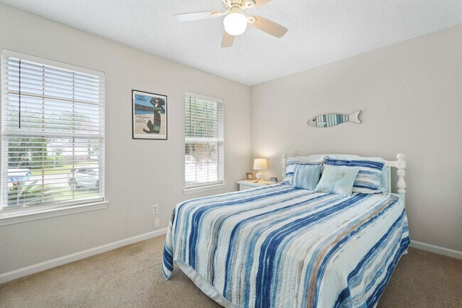 Building Photo - 529 Pointe S Dr