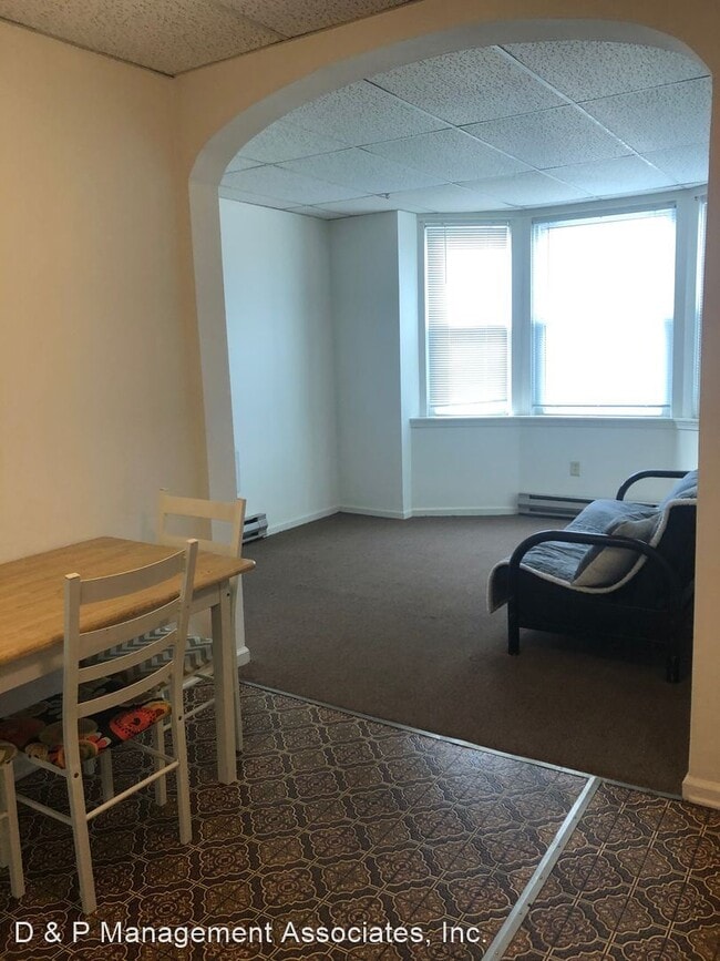 Building Photo - 337 S New St