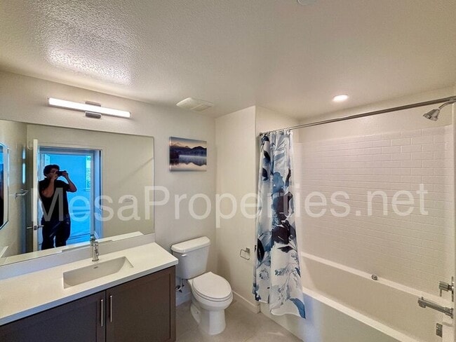 Building Photo - 9352 Solaire Pl