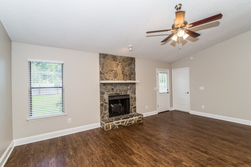 Building Photo - 2221 Alderney Ct
