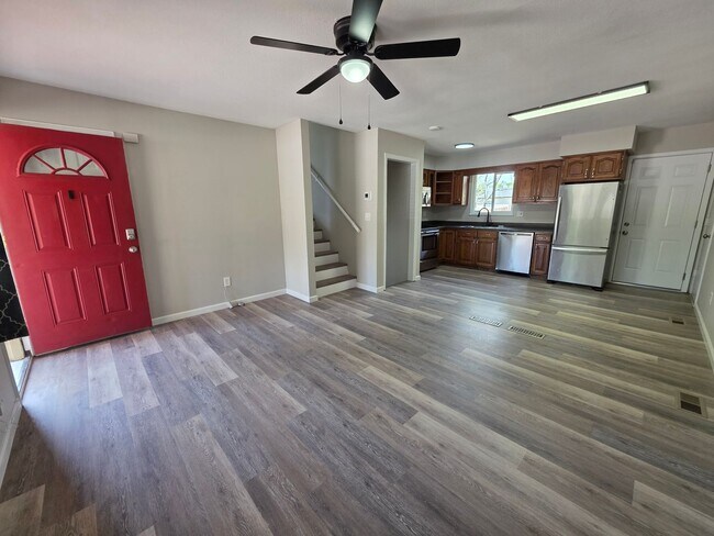 Building Photo - 4320 Dewey Dr