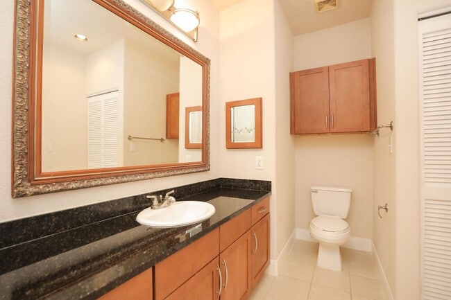 Building Photo - For Lease | 1 Bed, 1 Bath | 832 Sq Ft | Su...