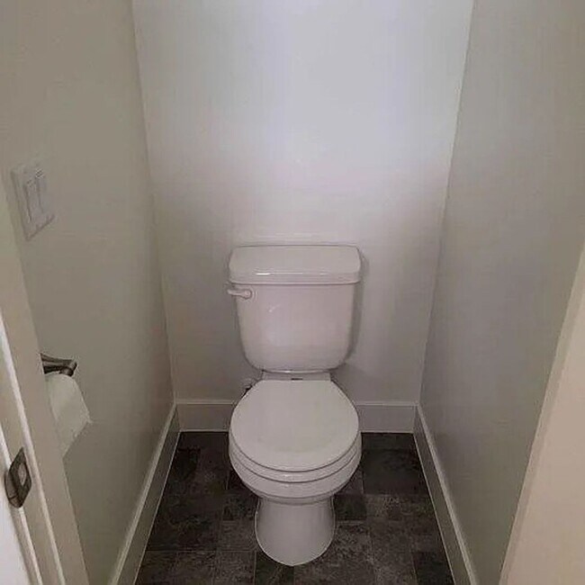 Building Photo - End Unit 3 Bedroom Townhome