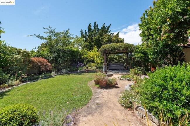 Building Photo - 160 Requa Rd