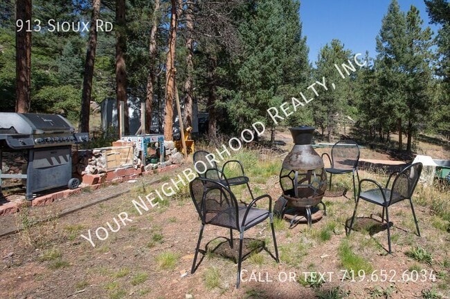 Building Photo - 913 Sioux Rd