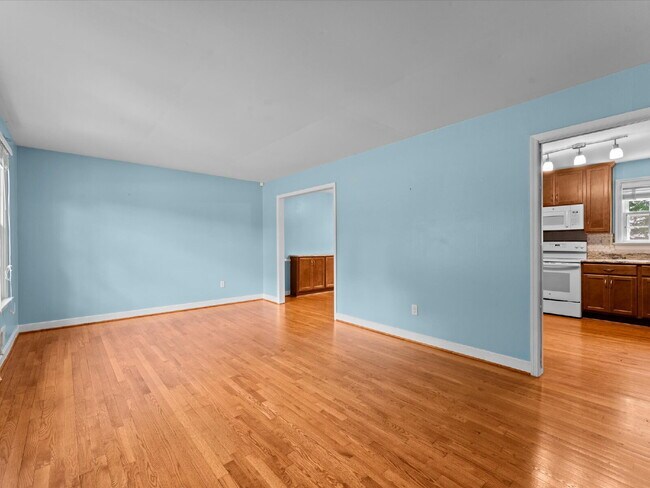Building Photo - 2220 Lauderdale Dr
