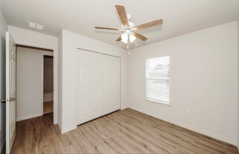 Building Photo - 9 Philmont Ln