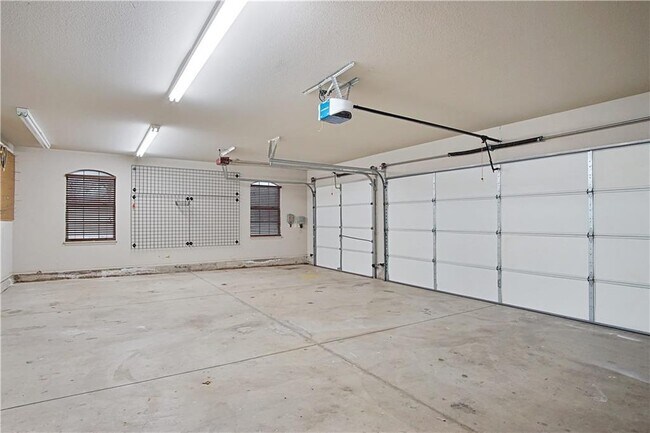 Building Photo - 9417 Forest Dale Dr