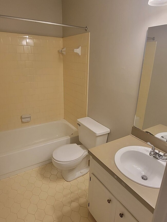 Building Photo - Adorable 2-Bedroom, 2-Bath Townhome Near A...