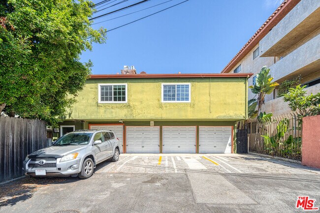 Building Photo - 1112 Ocean Park Blvd