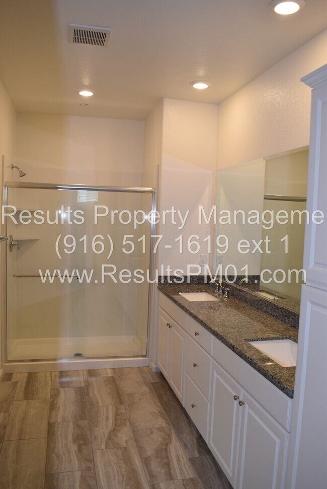 Building Photo - 3 br, 2.5 bath House - 4056 Montcalm Pl