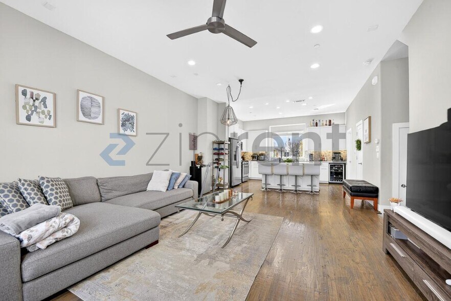 Building Photo - 4906 Live Oak St