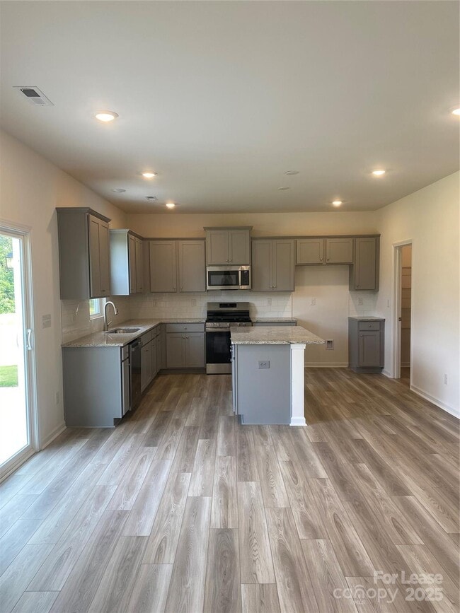 Building Photo - 1211 Fremont Dr