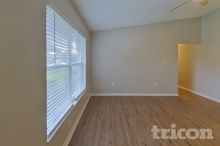 Building Photo - 5360 Alhambra Way S