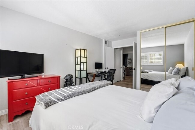 Building Photo - 24486 Howes Dr