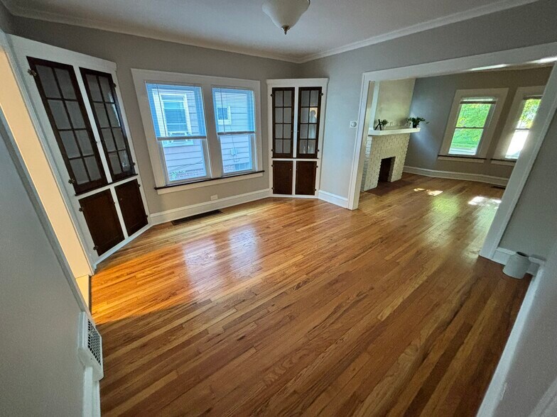 Building Photo - 1305 Hathaway Ave