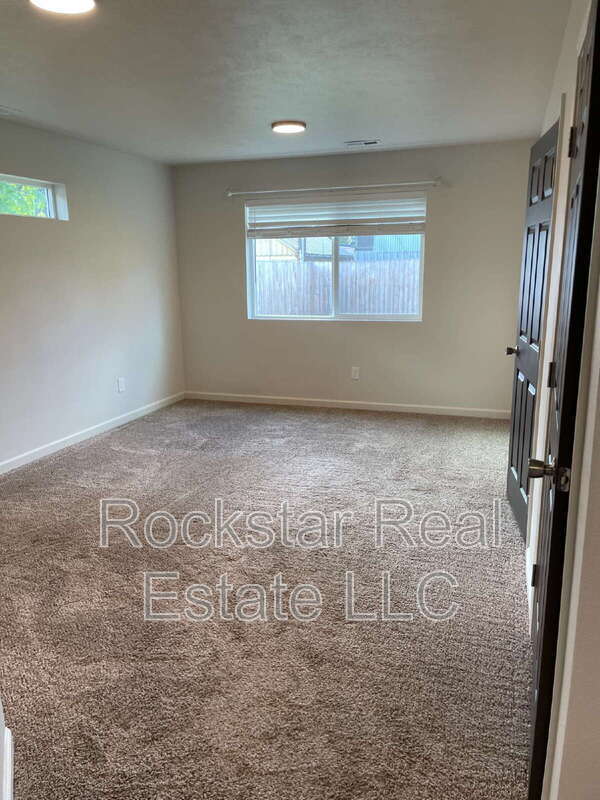 Building Photo - 2112 E Dalke Ave