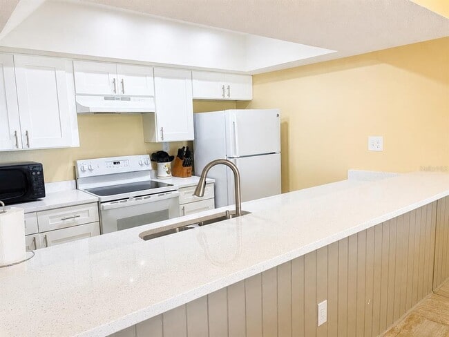 Building Photo - 450 S Gulfview Blvd