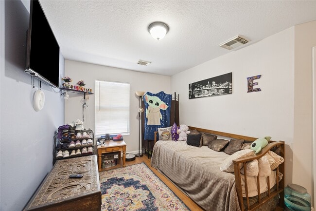 Building Photo - 23634 Wildwood Green Way