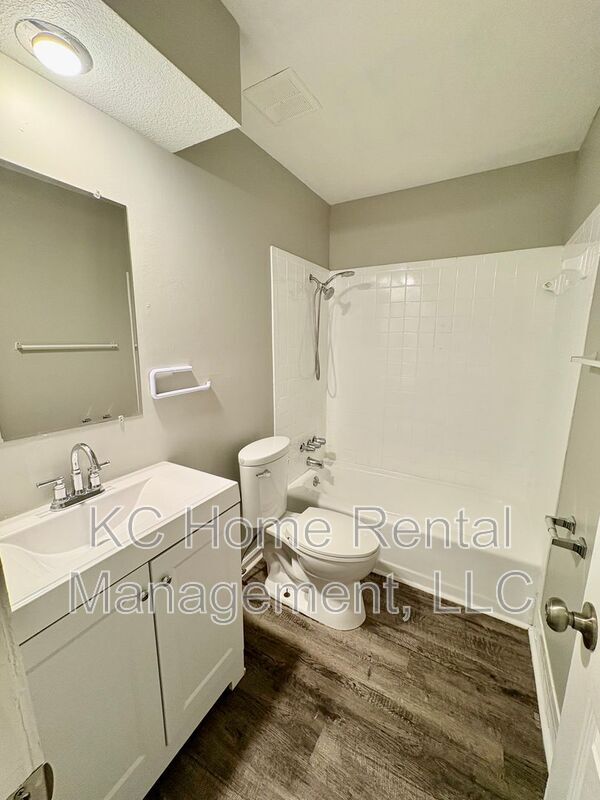 Building Photo - 513 N Troost St