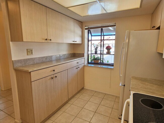 Building Photo - 756 Avenida Estancias