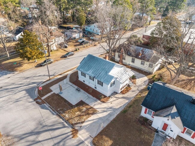 Building Photo - 503 E 5th St