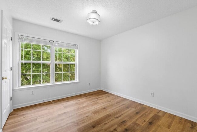 Building Photo - 5840 Haterleigh Dr