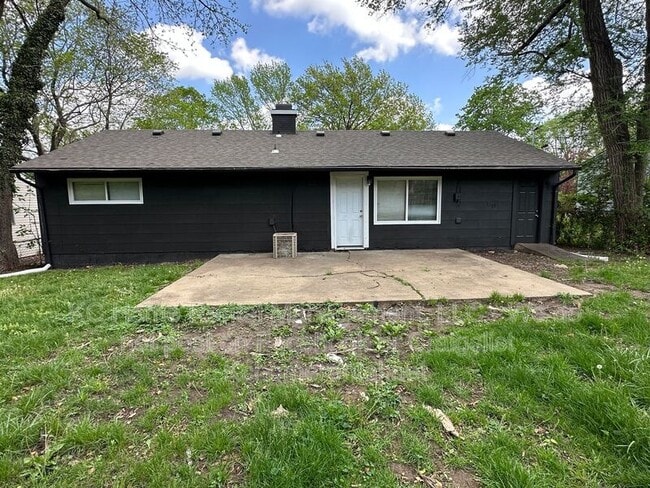 Building Photo - 10812 Newton Ave