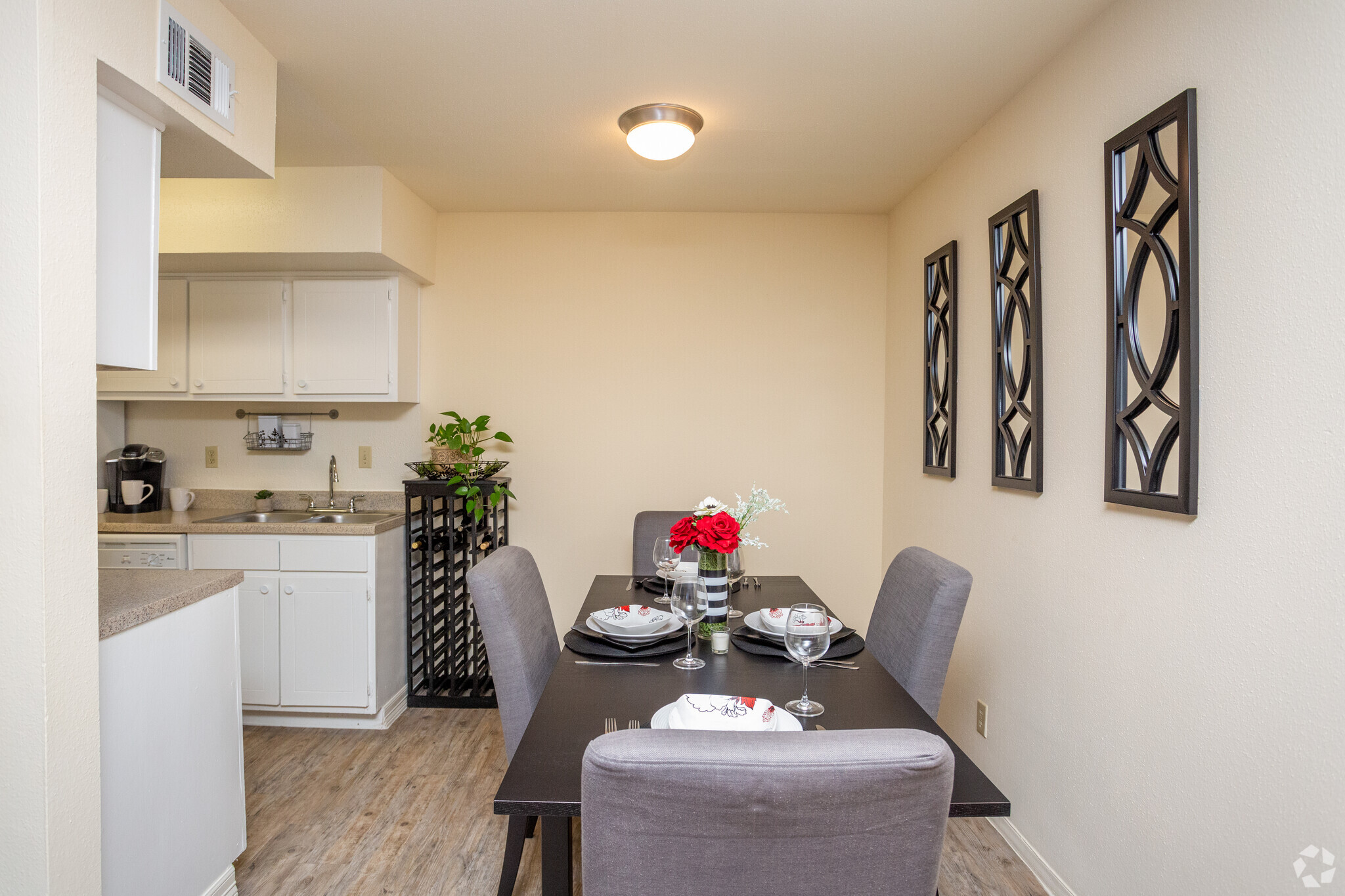 Dining Area - Fox Hall Apartments