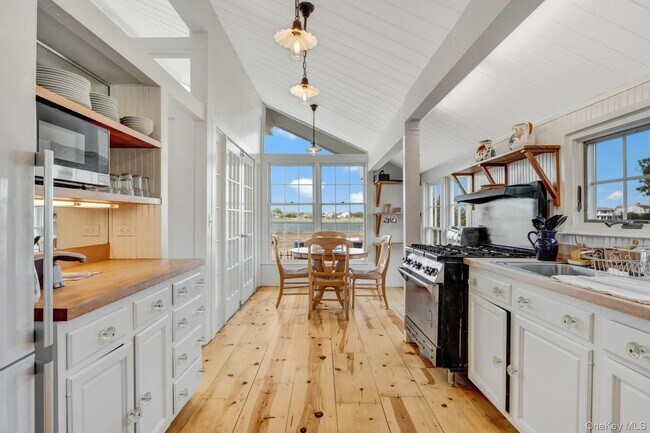 Building Photo - 1 Watersedge Dr