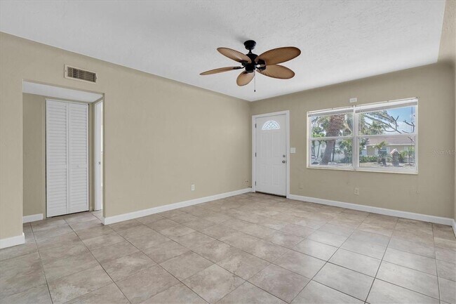 Building Photo - 333 72nd Ave