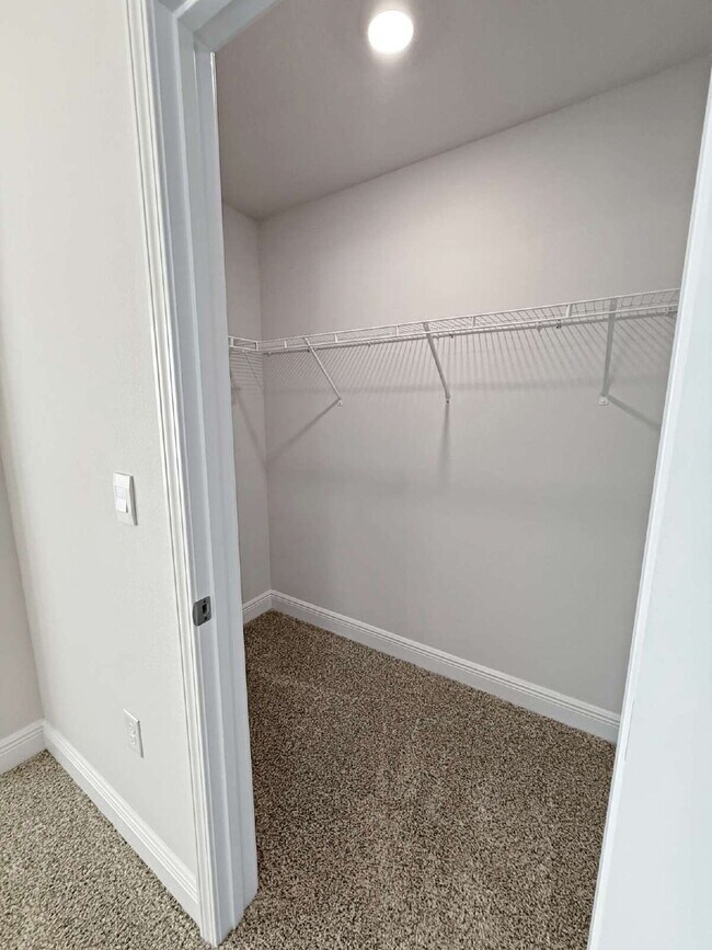 Building Photo - Modern 3BR Townhome for Rent Near NAS Pensacola – Updated & Move-In Ready