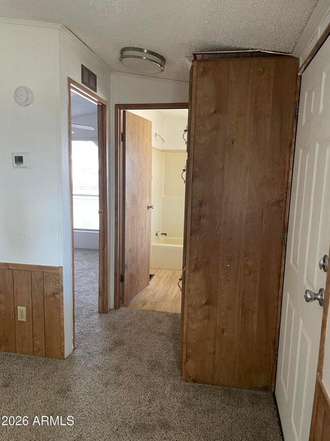 Building Photo - 415 E Villa Theresa Dr