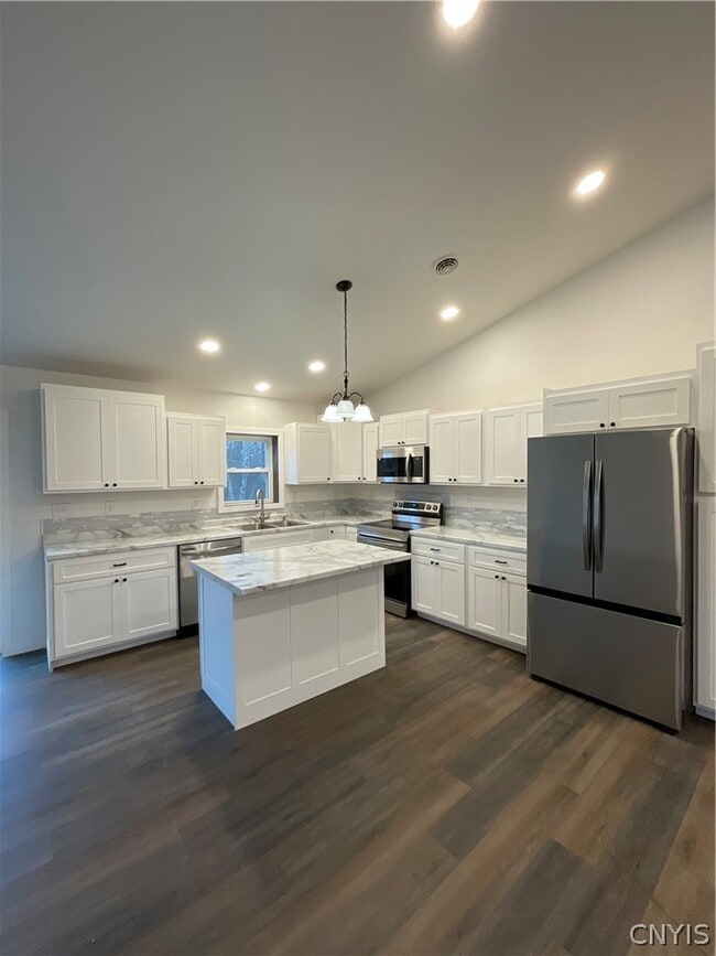 Building Photo - 32183 US-20