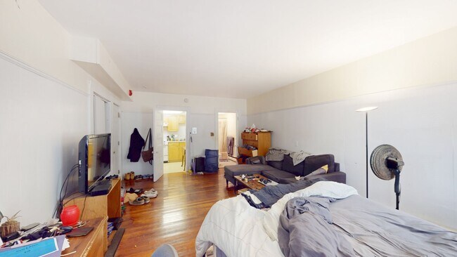 Primary Photo - Nice, large studio in a prime location in ...