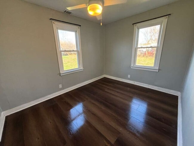 Building Photo - 112 Applegate St