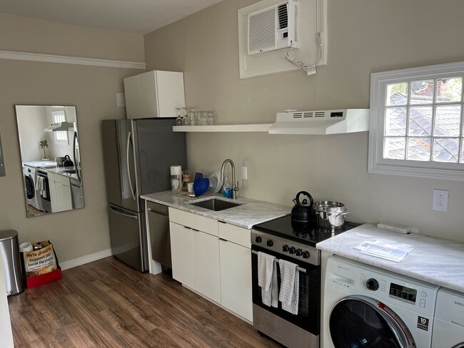 Building Photo - 515 Calhoun St NW