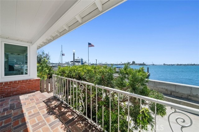 Building Photo - 112 S Bay Front