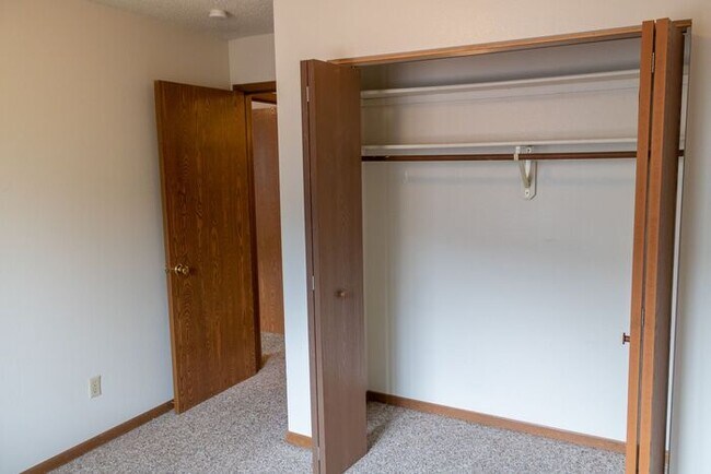 Building Photo - $1,195 | 2 Bedroom, 1 Bathroom Condo | Cat...