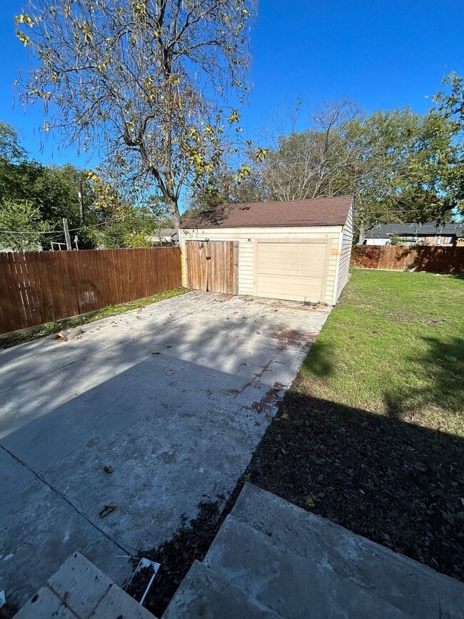 Building Photo - A hassle-free lifestyle