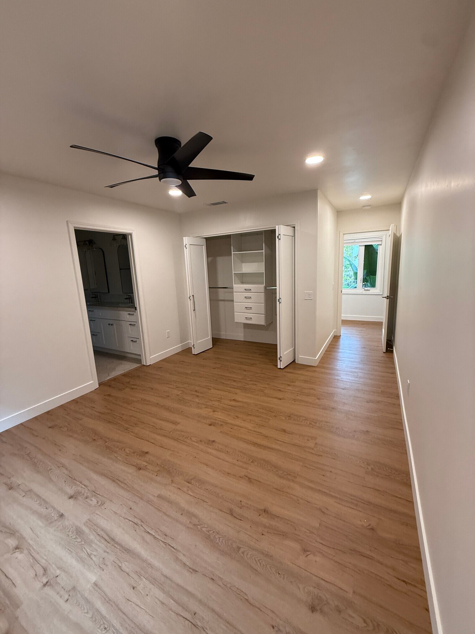 Building Photo - 328 East Carrillo Street