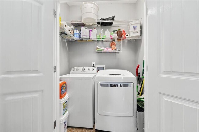 Building Photo - 52 Thomas Pl Dr