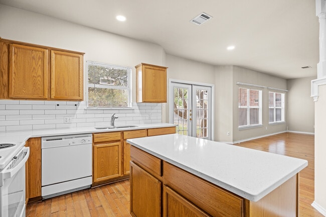 Building Photo - 511 Shannon Rose