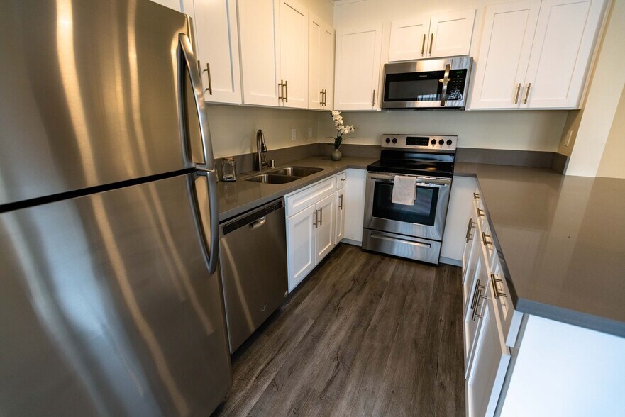Interior Photo - 7244 Hillside Ave