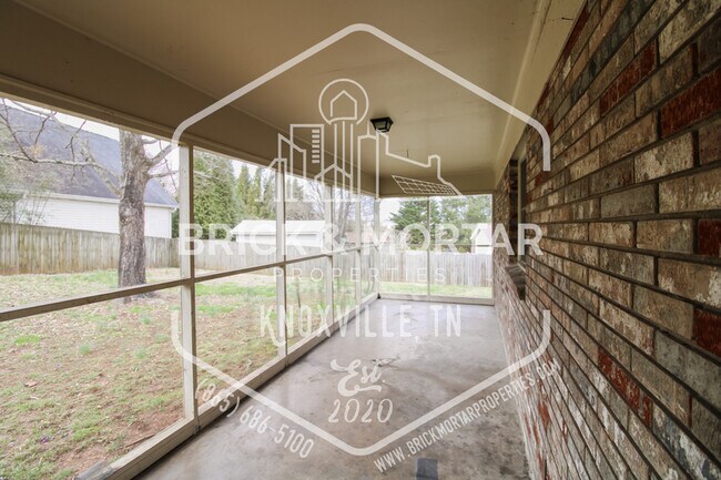 Building Photo - 209 Medford Rd