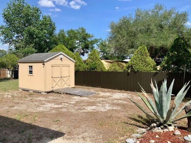 Building Photo - 2/2 Lady Lake Home