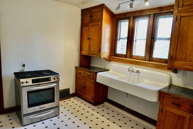 Building Photo - 3621 N 15th St