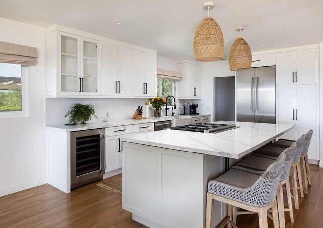 Building Photo - Stunning Santa Barbara Oasis!