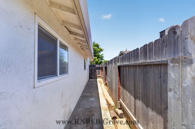 Building Photo - 6844 Sandrock Way